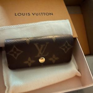 Louis Vuitton wallet 4 key holder sold out online